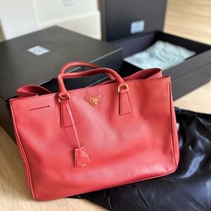 prada classic leather bag